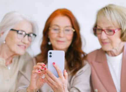 Les meilleures applications mobiles adaptées aux besoins des seniors