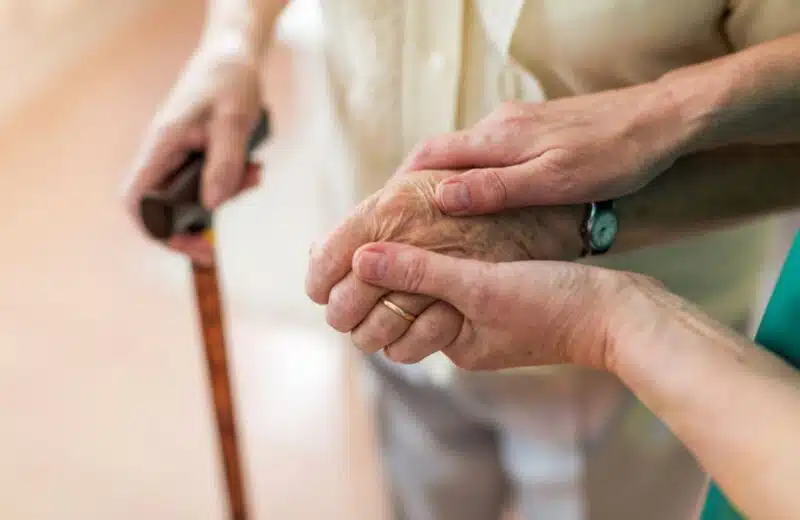 La téléassistance à domicile : un soutien précieux pour les personnes âgées